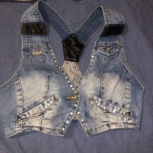 Cute denim crop top!